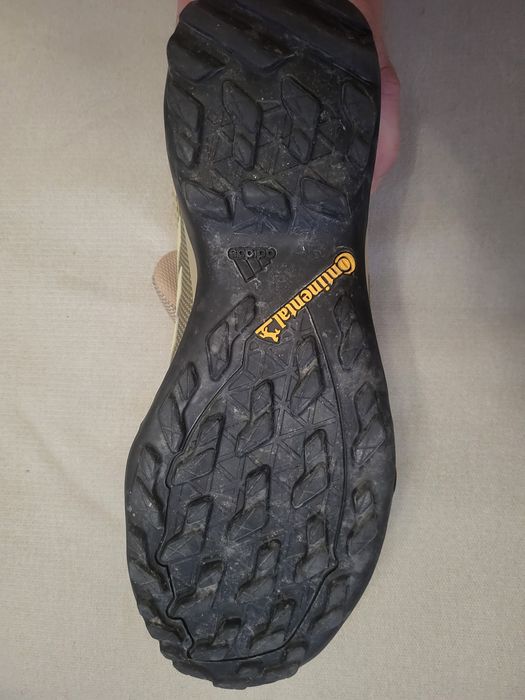 Adidas Terex,ideali pentru drumetii.