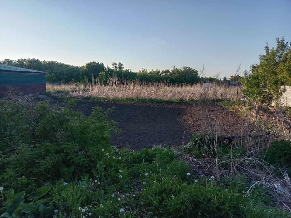 Участок имеется вода свет есть