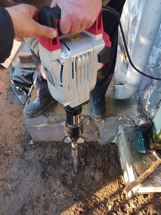 Montaj stații incarcare auto,stabilizatoare tensiune ,prize pamant