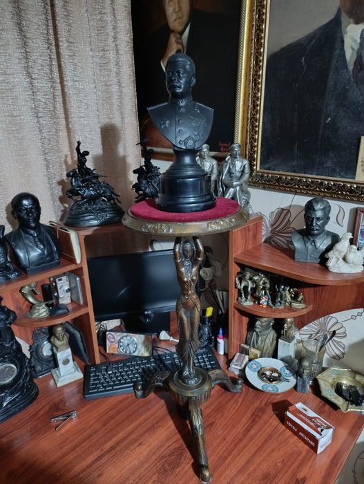 Продам мини стол металический