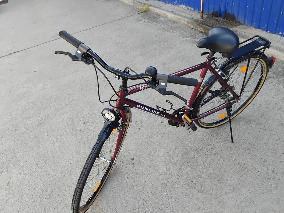 Vând bicicleta din aluminiu pentru bărbați