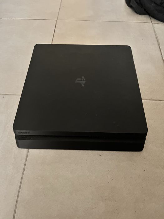 PlayStation 4 Slim 500GB + 1 джойстик + GTA 5 + FIFA 25