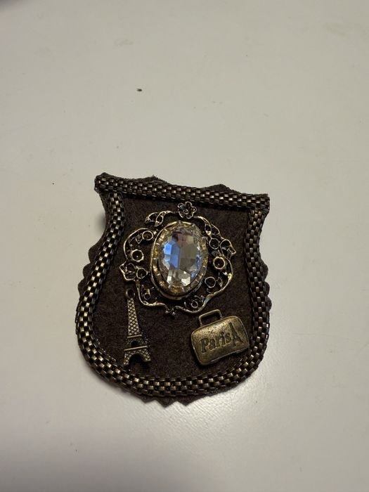 Брошки различни налични