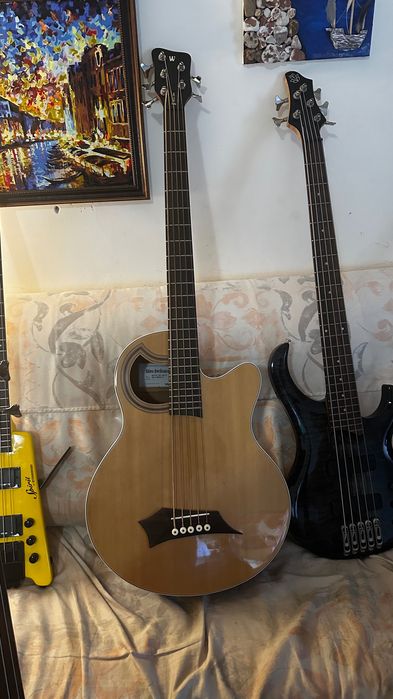 Разпродавам колекция от бас китари