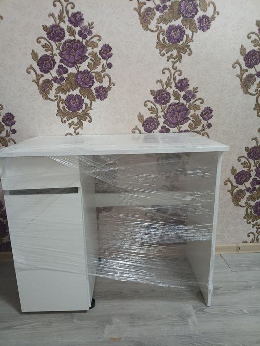 Продам срочно стол