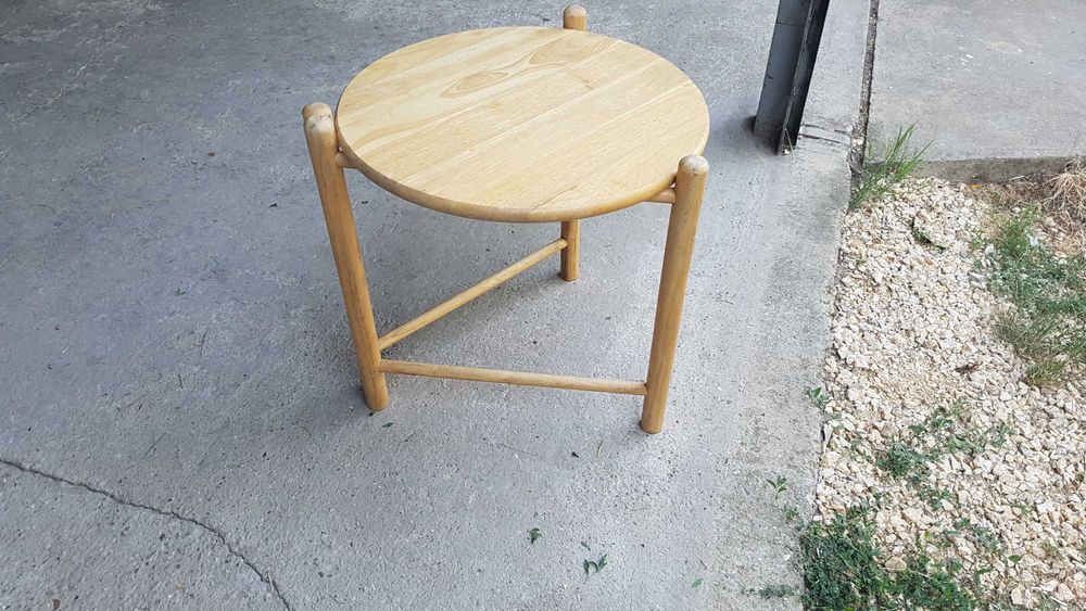 Маси 70.70 в45 75 лв.100- 50 см. Шкаф и маси.Бюро 50 лв. Столче