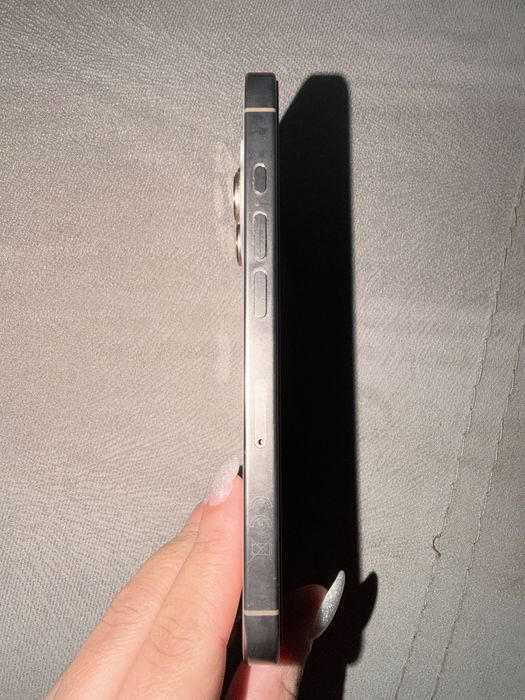 Продавам iPhone 16 Pro Gold – 128 GB