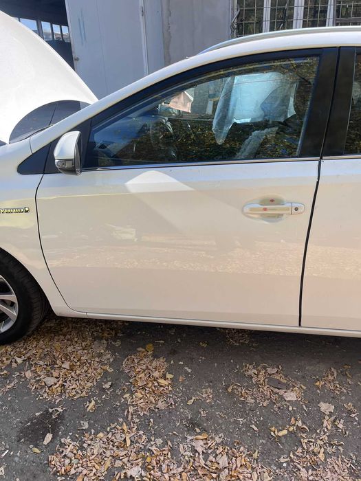Oglinda stanga / dreapta completa Toyota Auris 2016 combi break - pret per bucata