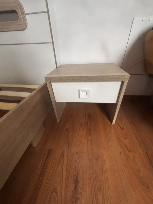 Cadru de pat 160*200cu somiera si 2 noptiere, demontat