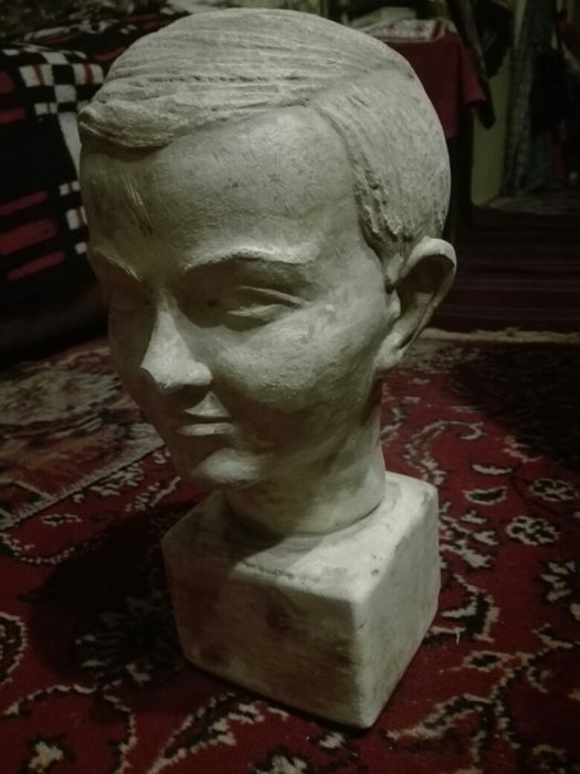 Sculptura-cap de copil