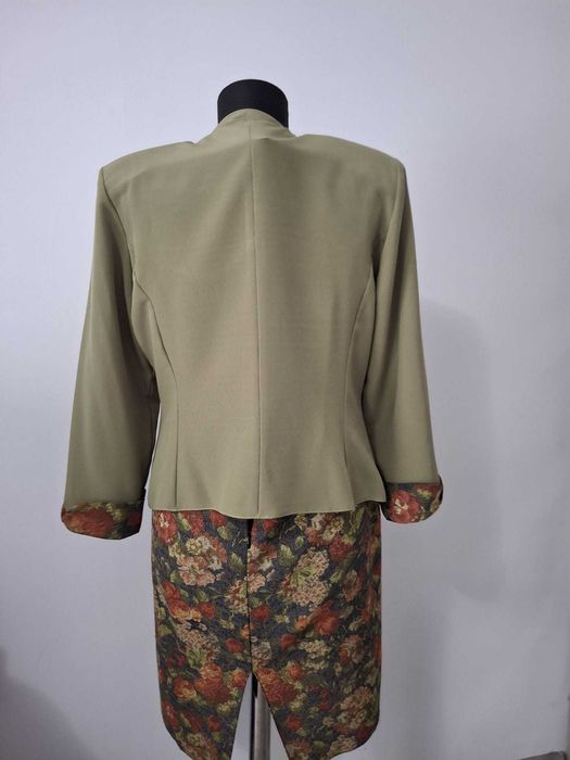 Costum Elegant cu Imprimeu Floral-OFERTA IN DESCRIERE-marime[L-XL]