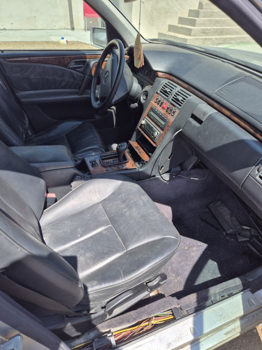 Vând Mercedes E 280 4 Matic