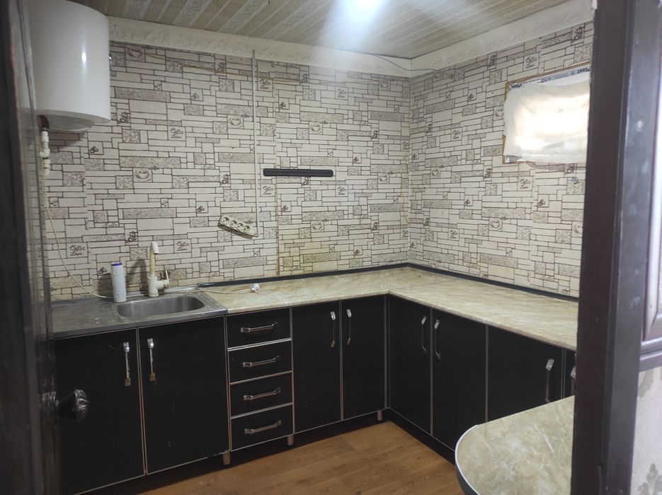 Yangibozor tumani gurlan yolida joylashgan noturar bino sotiladi