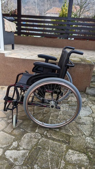 Scaun rulant Nou