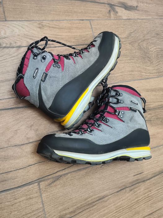 Туристически обувки Meindl