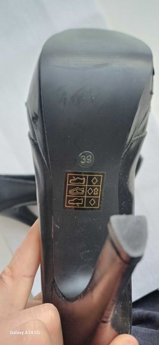 Подарявам дамски обувки на висок ток