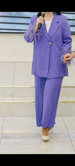 Двойка костюмы с брюками