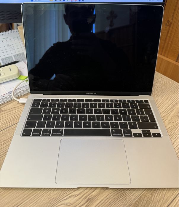 MacBook Air 13” 2020 – Intel i3 / 8GB RAM / SSD 256GB / Retina