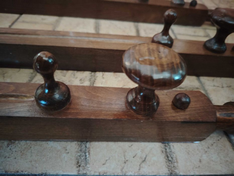 Стари дървени закачалки за стена