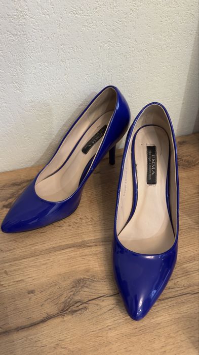 Продам женские туфли классика 36