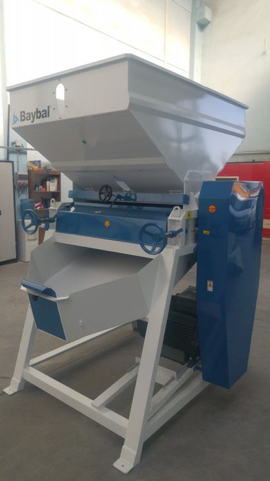 Turkiya "Baybal" Yem Tegirmoni soatiga 2 , 3 tonnali Sotamiz