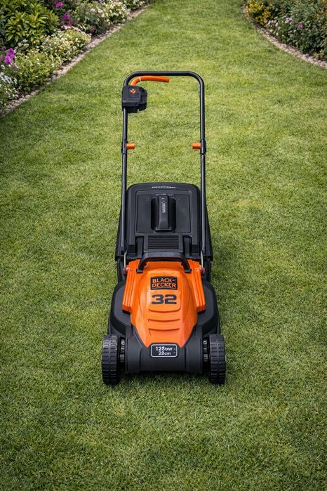 Mașină de tuns gazon electrică BLACK+DECKER 1200W – 32 cm