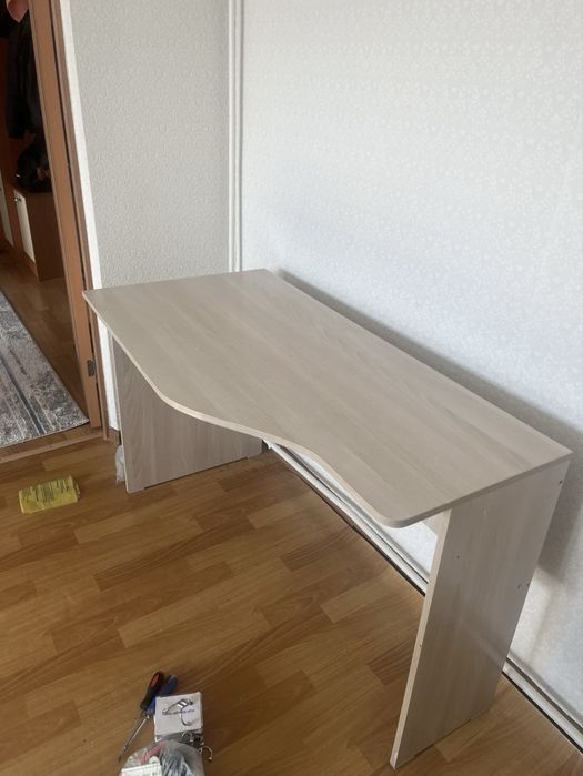 Продам б/у стол продам б/у стол