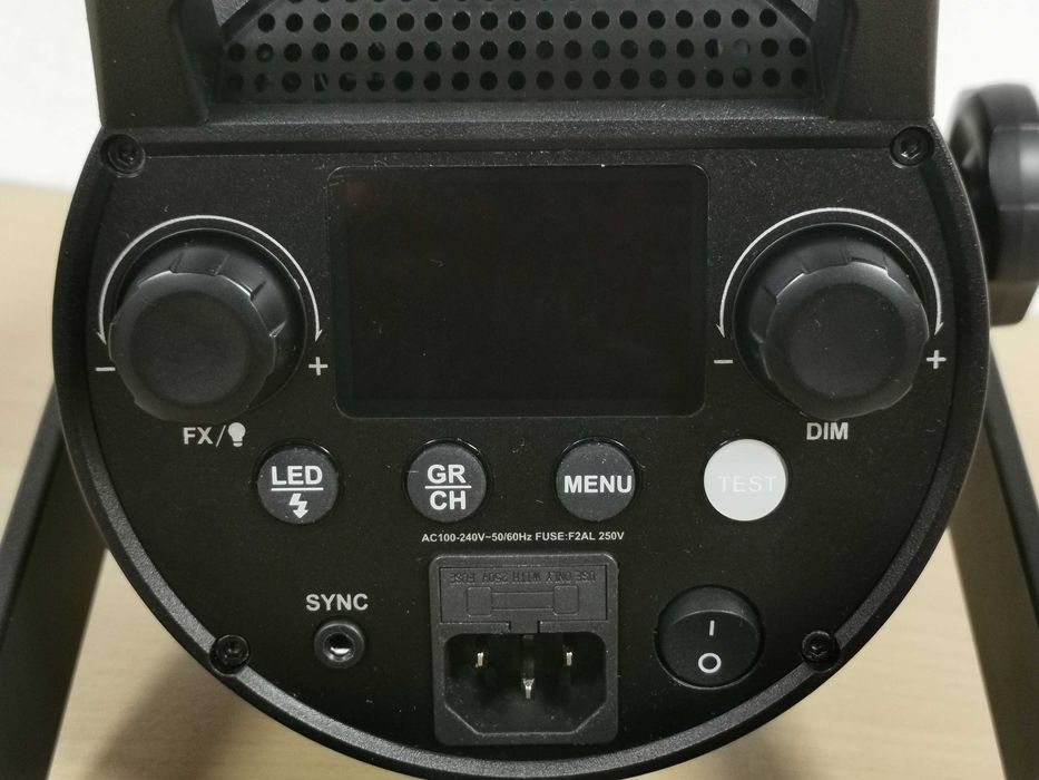 Хибридно LED осветление и светквавица Godox FV150