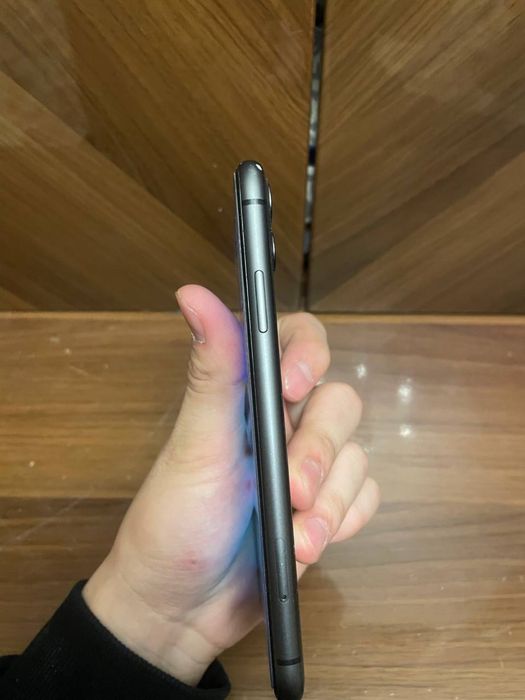 Айфон 11 в черном