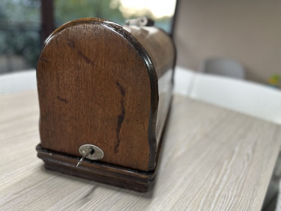 Masina de cusut veche tip Singer - marca Sillerberg, functionala