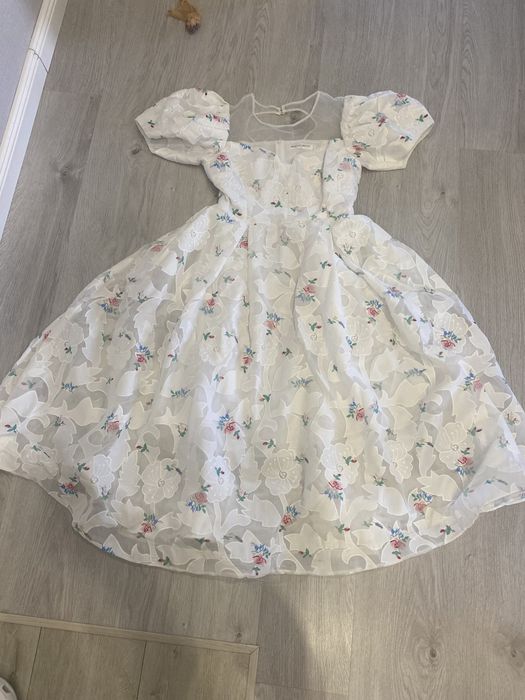 Платье очень красивое