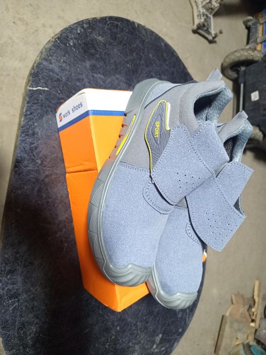 Продам спец обувь размер 42 новый