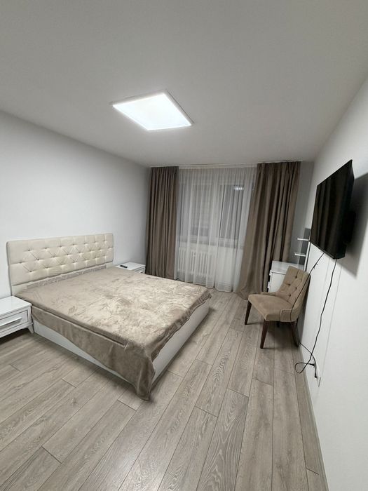 Apartament cu 3 camere decomandate, central, disponibil imediat