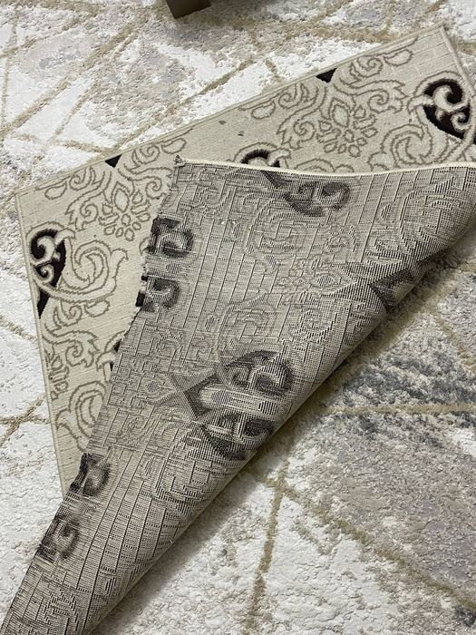 Продам стул и ковер