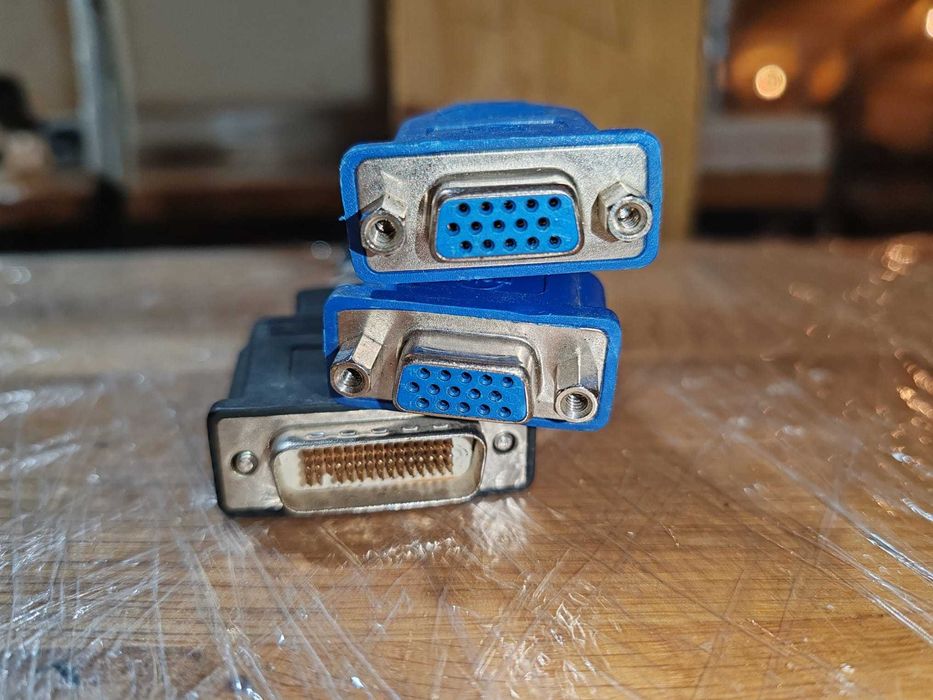 Adaptor DMS59 la 2xVGA sau DMS59 la 2xDVI