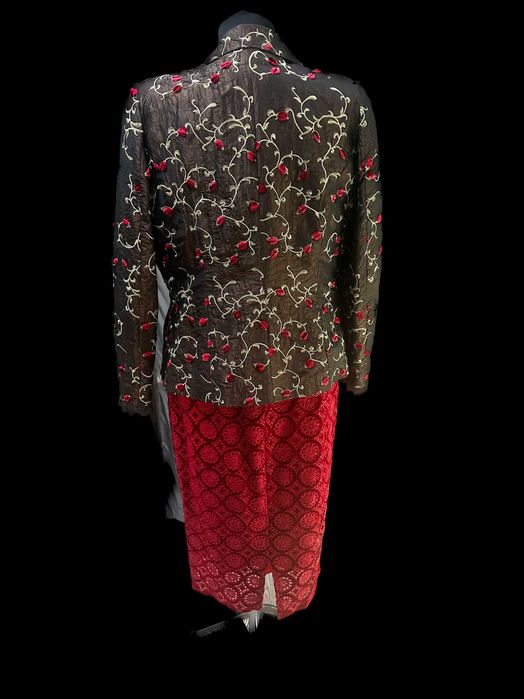 Vand rochie din catifea brodata cu matase si sacou din matase