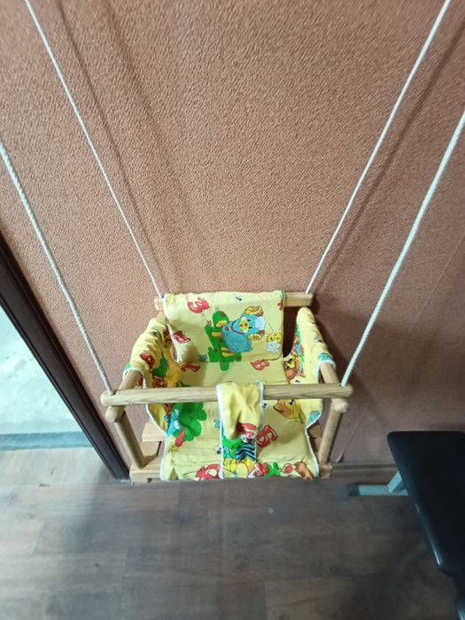 Качеля детская деревянная.