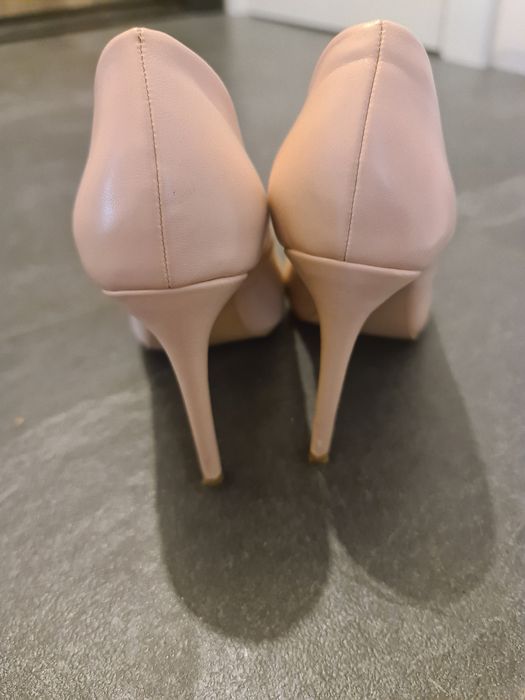 Обувки на ток цвят -nude..38 номер.Paolo Boticeli