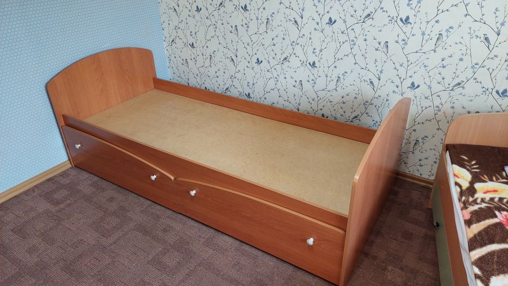 Продам односпальную кровать