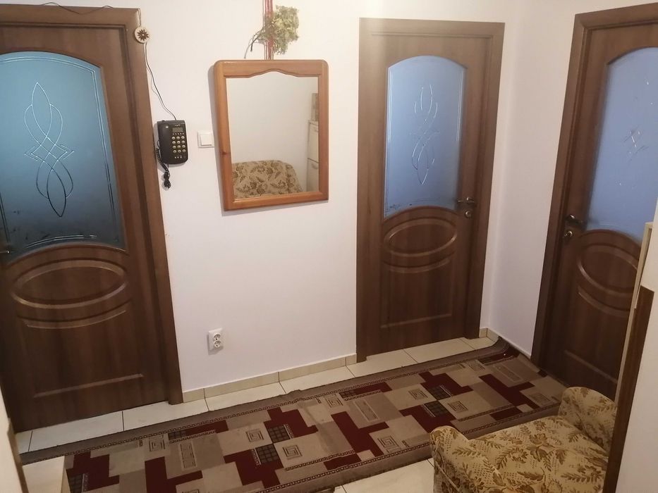 Vând sau schimb apart. 4 camere (centru Sv.)