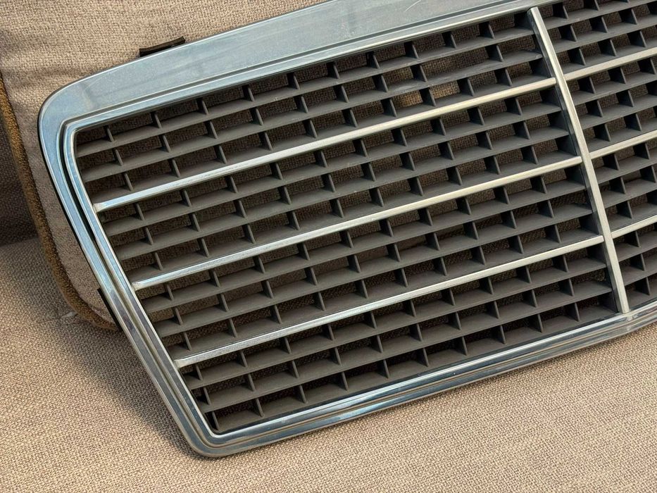 Grila radiator Mercedes-Benz CE W124 Sedan A124 Cabrio S124 Break C124 Coupe 1993-1995
