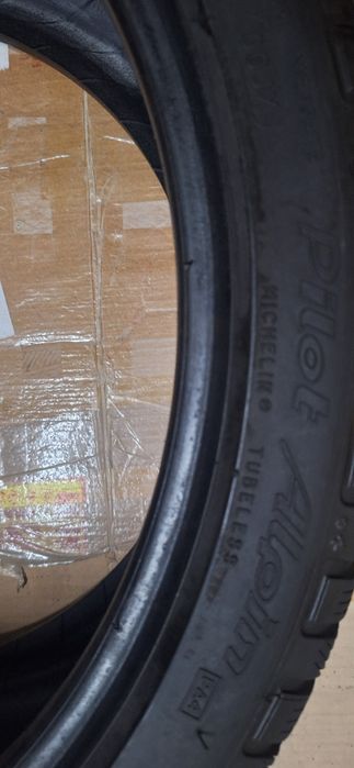 4 бр зимни гуми 255 35 19 Michelin & Sailun