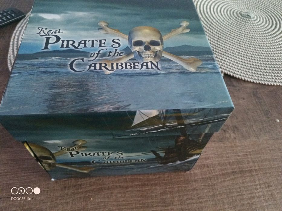 Сребърни монети карибски пирати