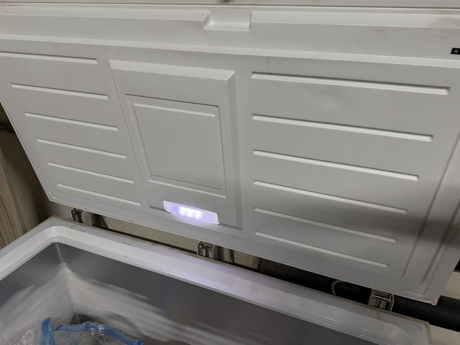 Продам морозильник Hansa 368л