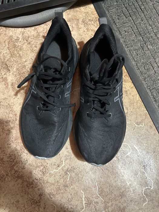 Продается кроссовки asics оригинал