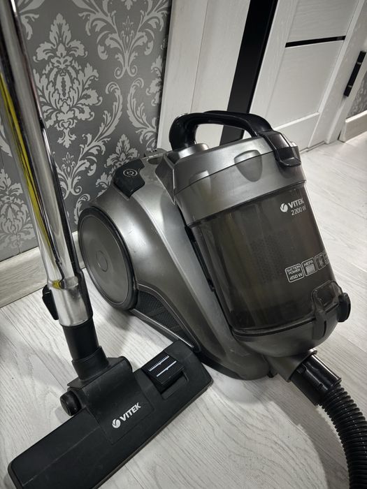 Продается пылесос Vitek 2200