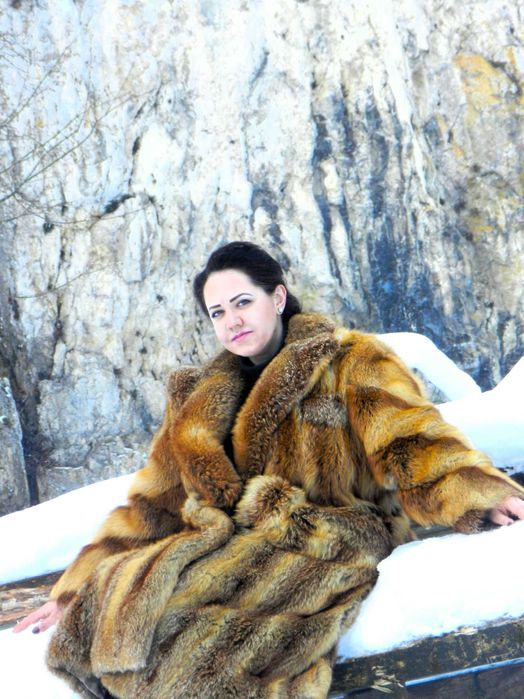 ELEGANTA SLAVA! Opulenta haina din blana de vulpe roscata degrade .