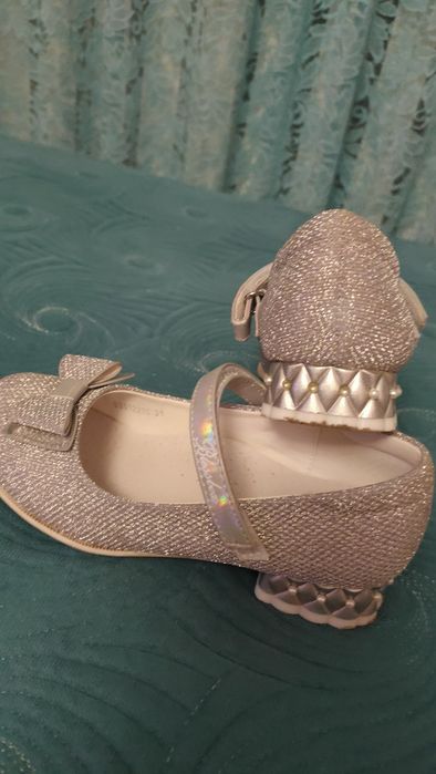 Продам красивые туфельки