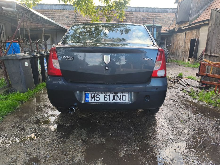 Vând Dacia Logan