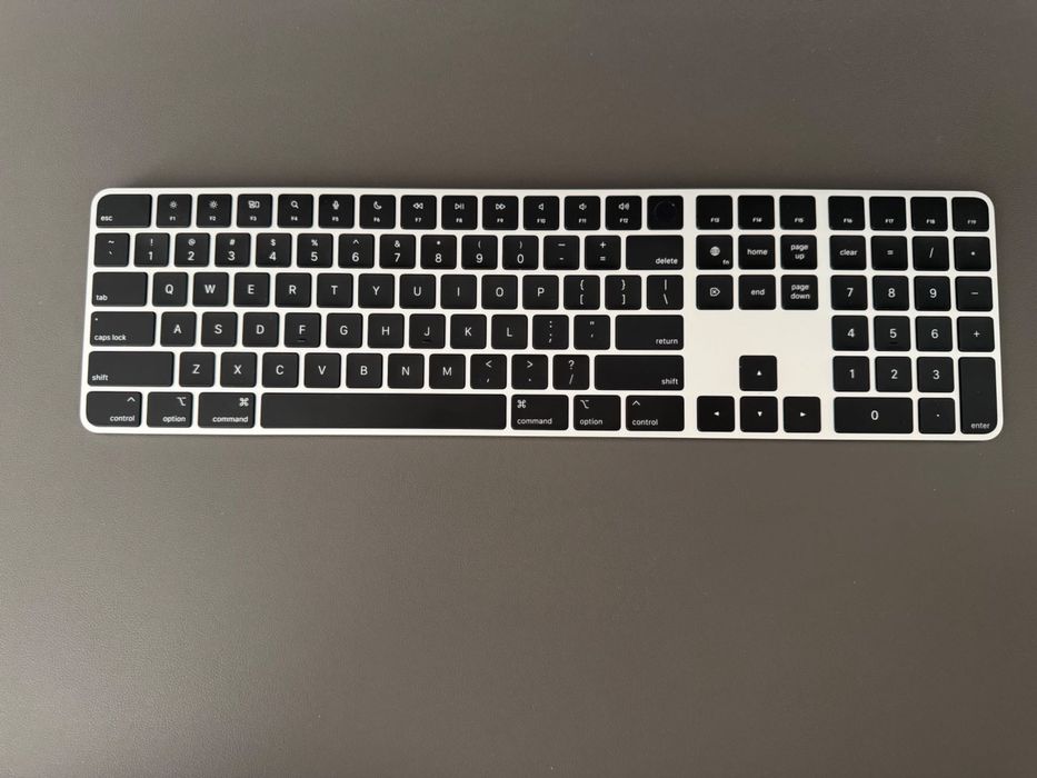 Apple Magic Keyboard (А2520)